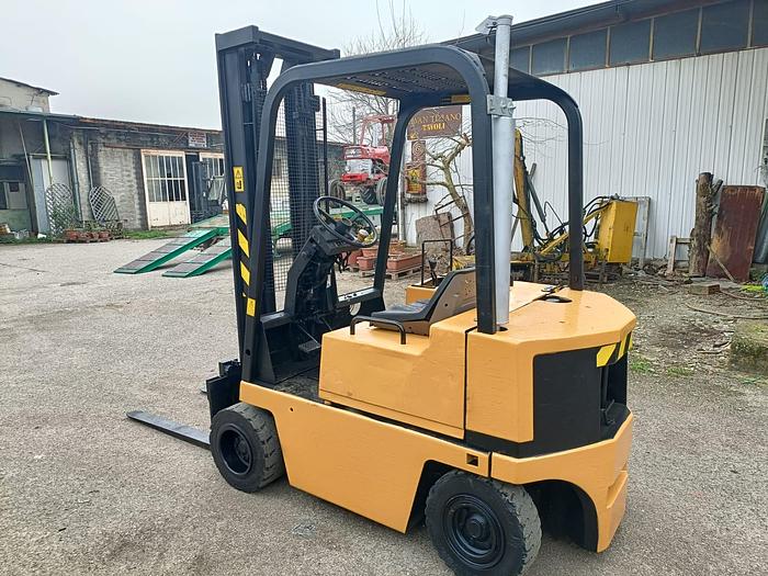 Usato Muletto Caterpillar modello V300