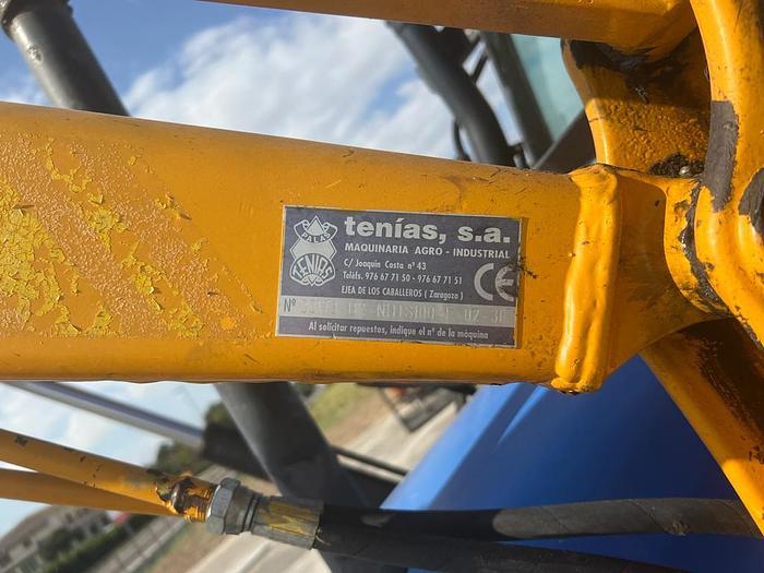 Usato New Holland TS 100 anno 2004 ore 6200 con caricatore