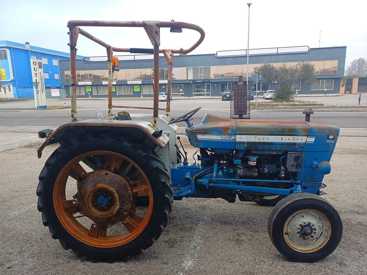 Usato Ford 3000 Y con tettuccio di protezione