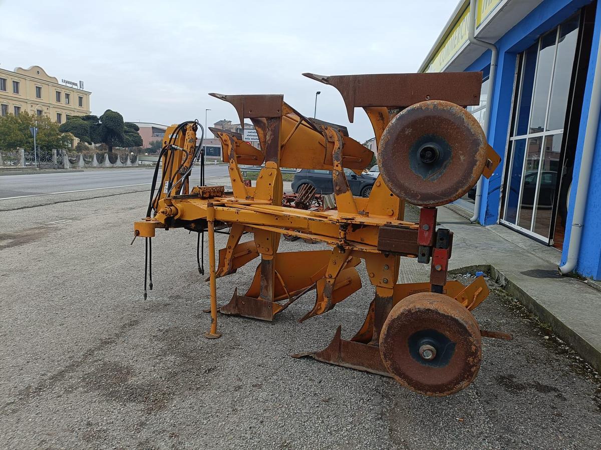 Usato aratro bivomere Mipra con spostamento idraulico