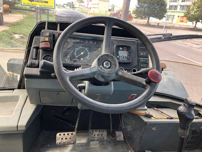 Usato Fastrac JCB 175- traino 200q- Velocità 65 km h