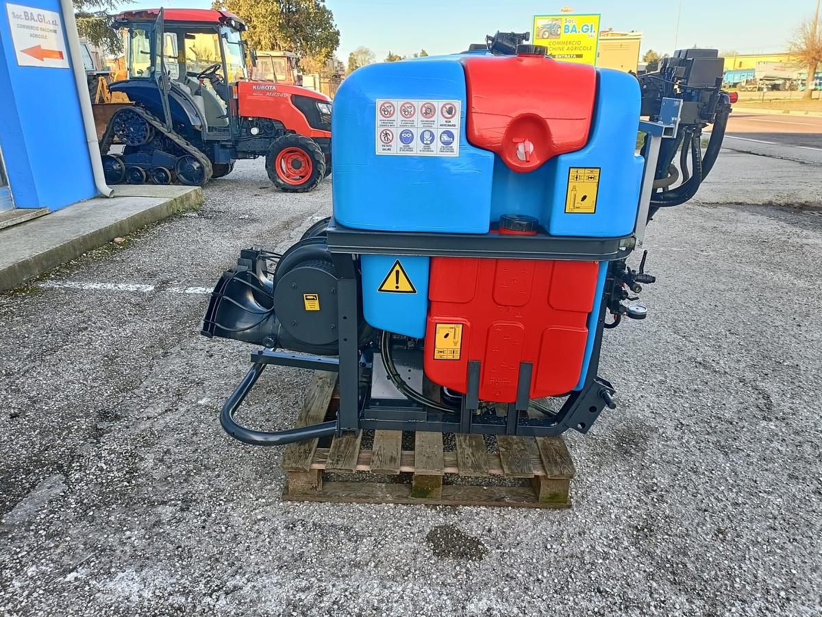 Usato Botte per trattamenti MFC da 650L-per vigneto o frutteto