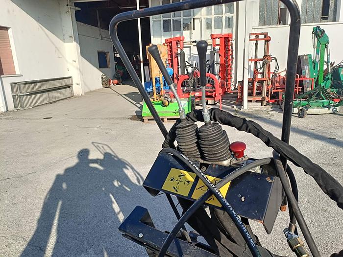 Usato Braccio per trattore agricolo o bobcat- CE