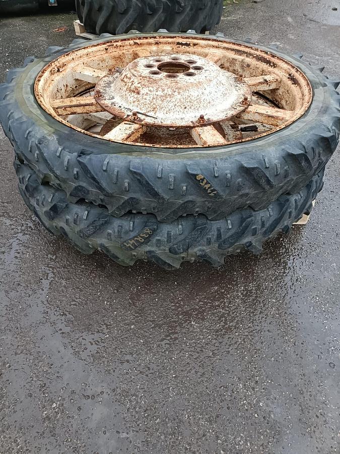 Usato Gomme varie per trattore agricolo o rimorchio (1)