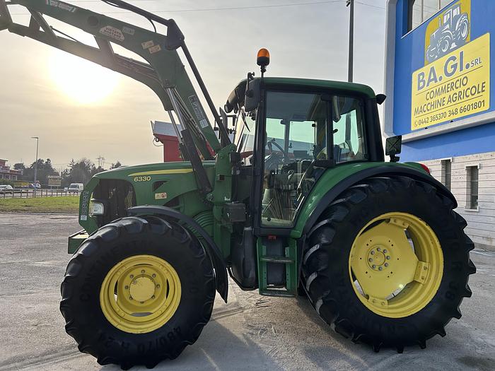 Usato John Deere 6330 con caricatore- freni ad aria 200q