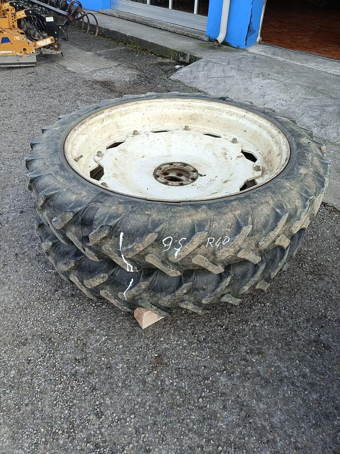 Usato Gomme varie per trattore agricolo o rimorchio (1)