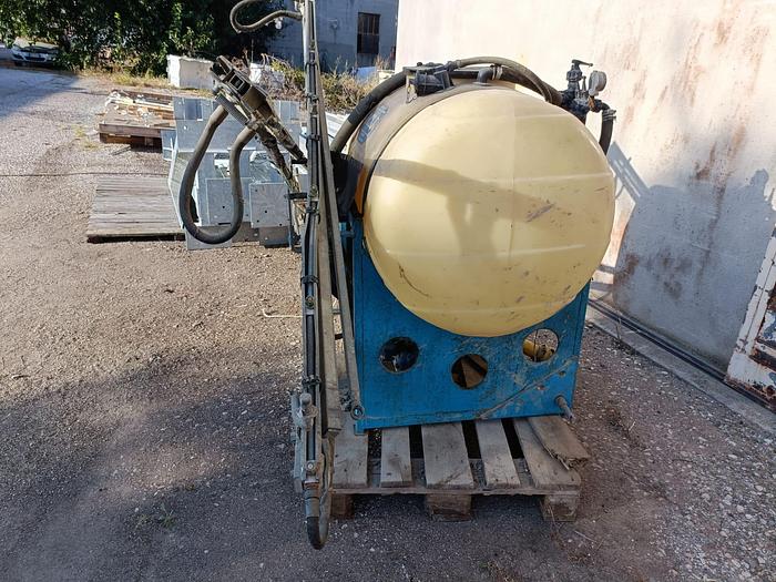 Usato Botte da diserbo da 4 q con barra da 8 m