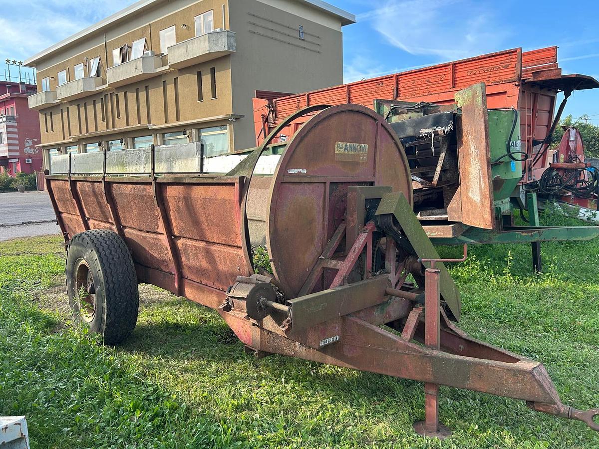 Usato Spandiletame Annovi modello A70N- 1 asse- 70 quintali