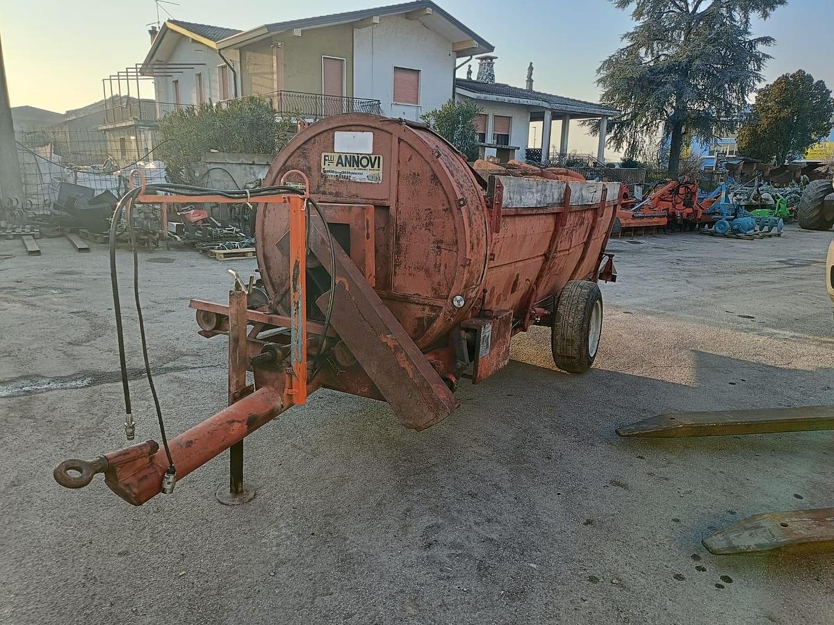 Usato spandiletame Annovi da frutteto o vigneto-50q