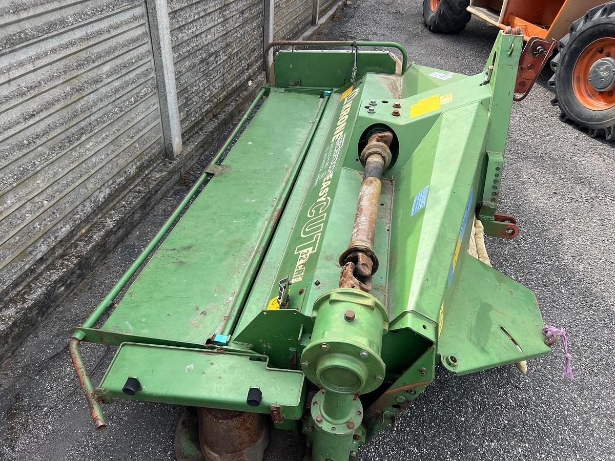 Usato Falciacondizionatrice frontale Krone Easycut 32 CRI