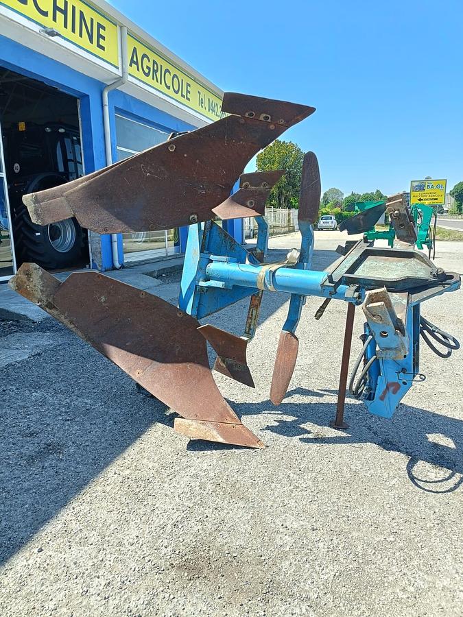 Usato aratro monovomere voltaorecchio idraulico