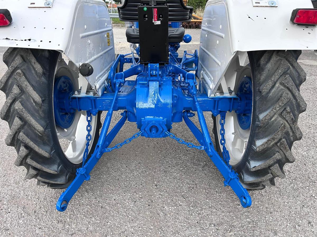 Usato Ford 3000 Y con tettuccio di protezione