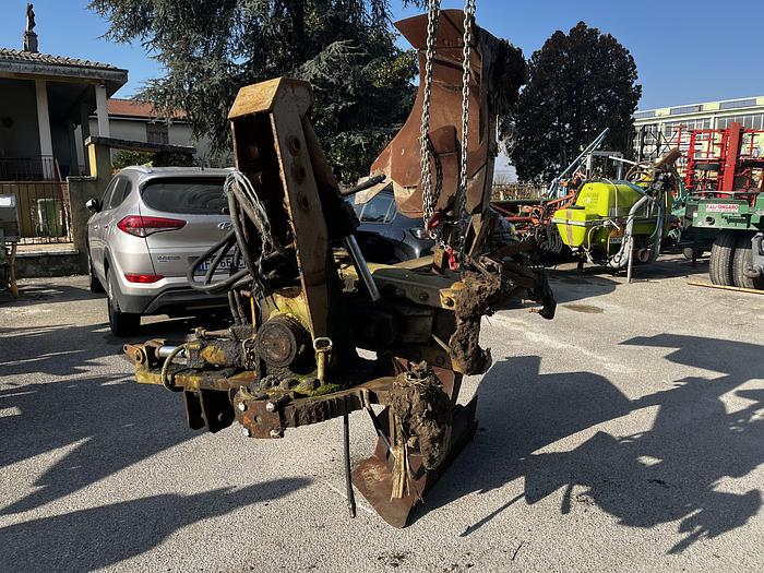Usato Aratro monovomere Moro con giravolta idraulica