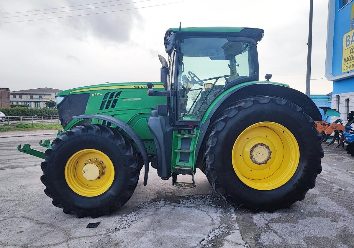 Usato John Deere 6210R-CAMBIO E MOTORE RIFATTO