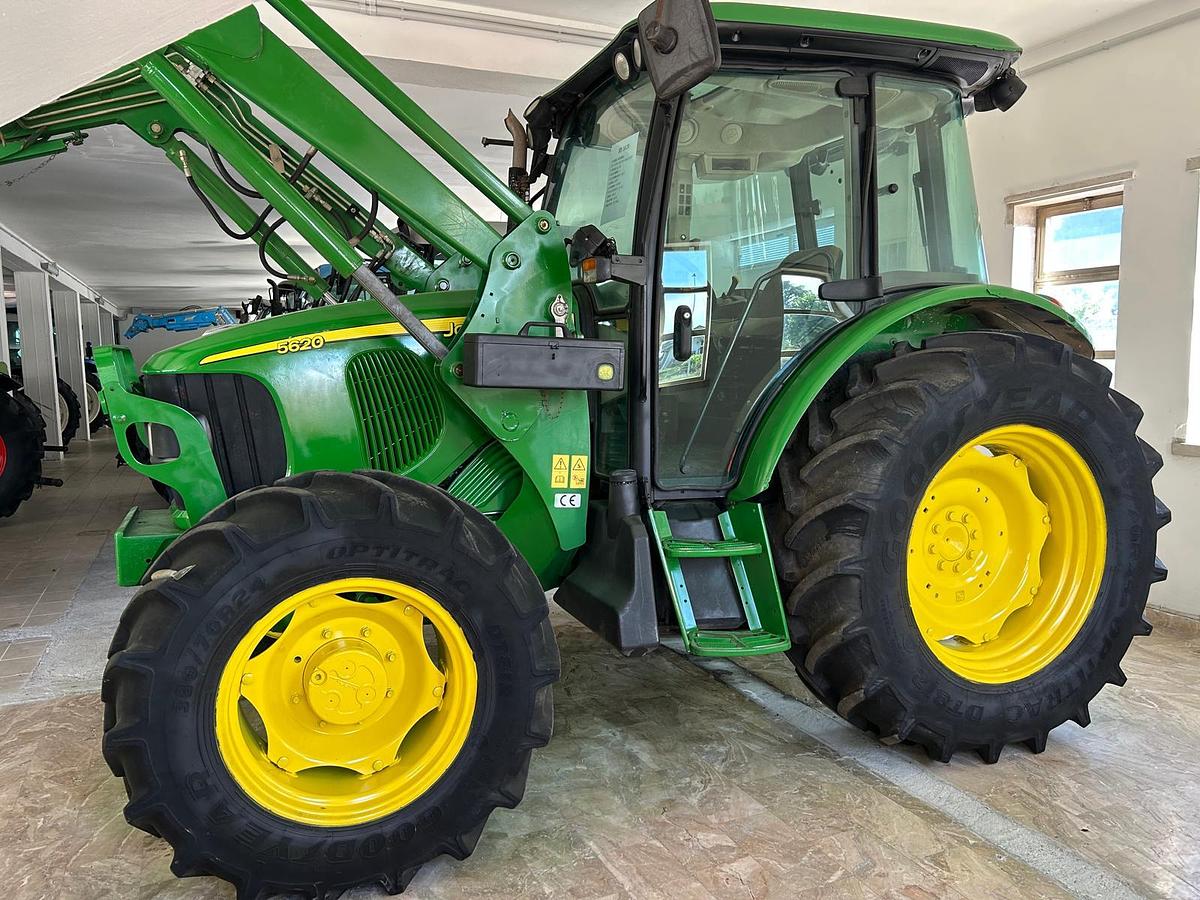 Usato John Deere 5620-caricatore e forche
