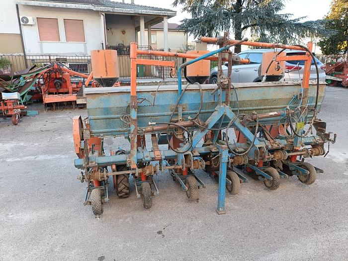 Usato Seminatrice a 6 file da soia marca OMS