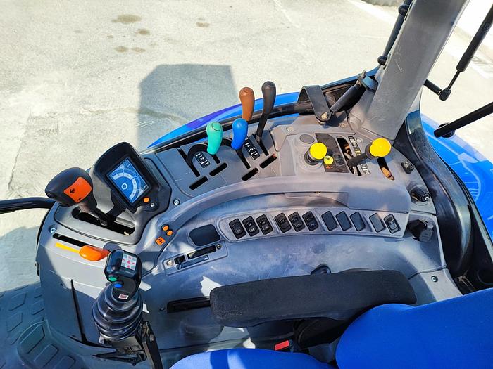 Usato New Holland TS 110 A-caricatore Mailleux con benna