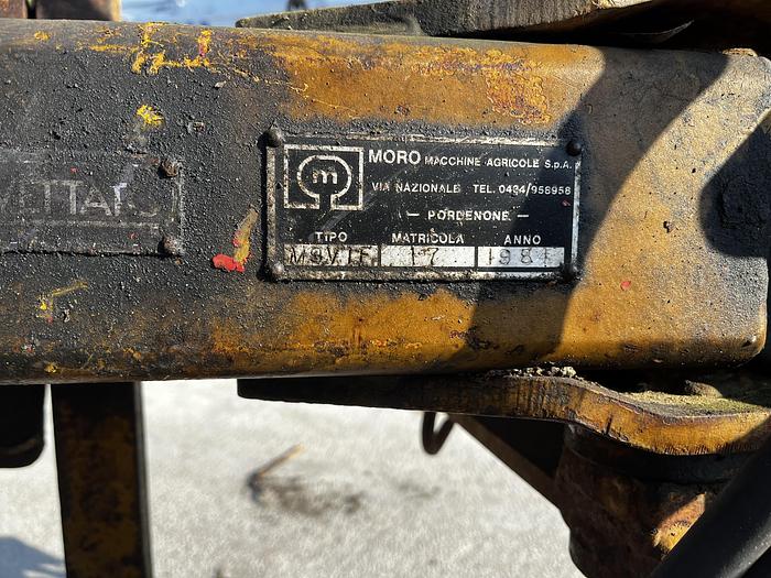 Usato Aratro monovomere Moro con giravolta idraulica