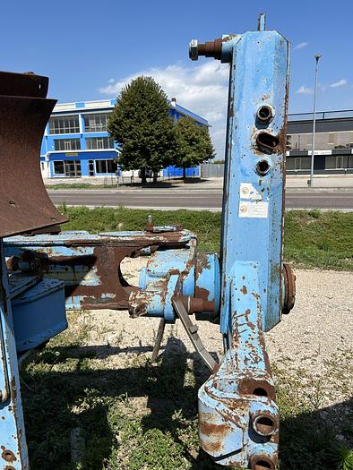 Usato Aratro trivomere Annovi