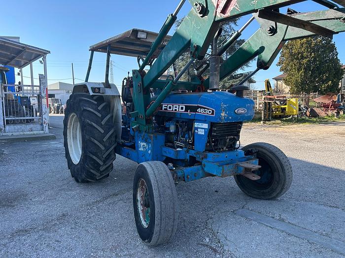 Usato Ford 4630 con caricatore e benna