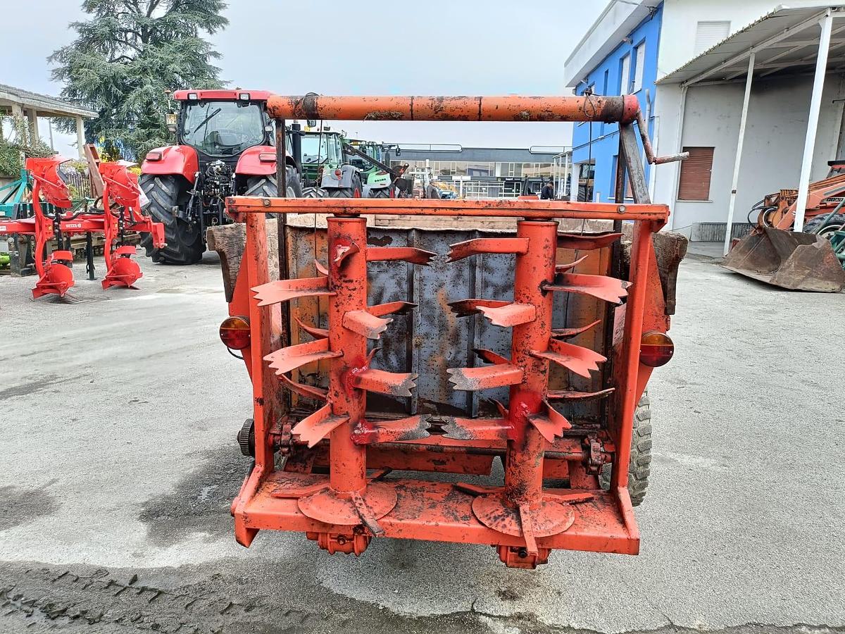 Usato Spandiletame per vigneto o frutteto trazionato