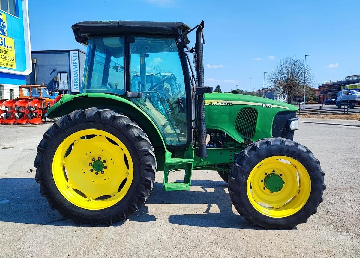 Usato John Deere 5820