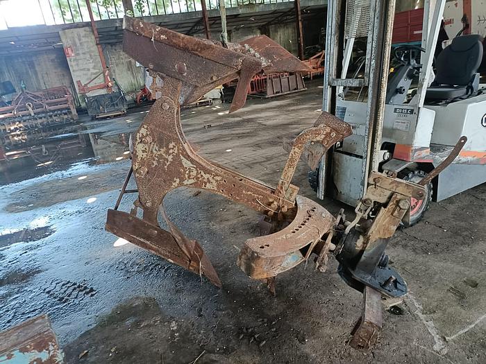 Usato Aratro monovomere voltaorecchio meccanico