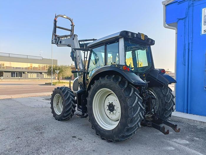 Usato Valtra N92 con caricatore Valtra 45