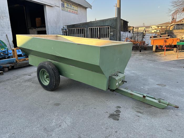 Usato Rimorchietto da uva con coclea sottostante