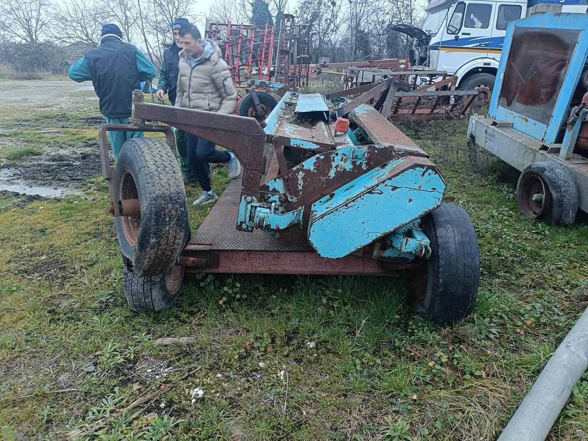 Usato trincia Nobili da 4m circa con carrello 