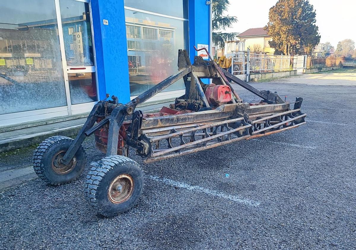 Usato Erpice rotante Schwartz 4m revisionato