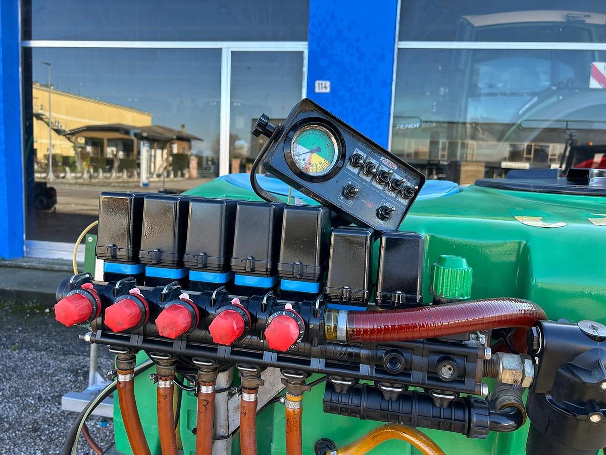 Usato botte da diserbo Caffini da 6q con barre