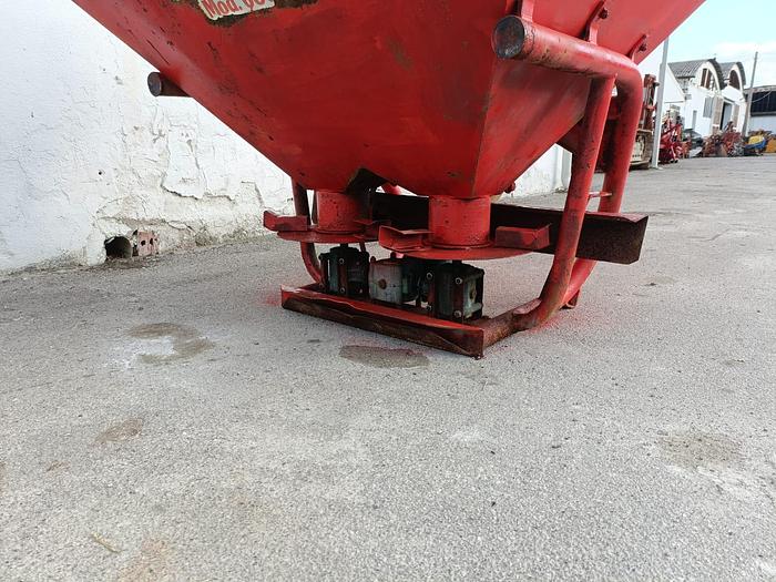 Usato Spandiconcime a doppio girante da 8 quintali