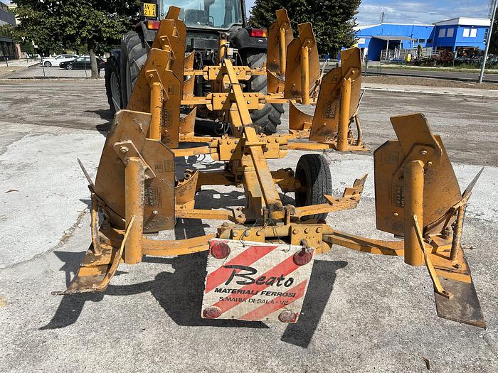 Usato Aratro quadrivomere Mipra modello Taurus