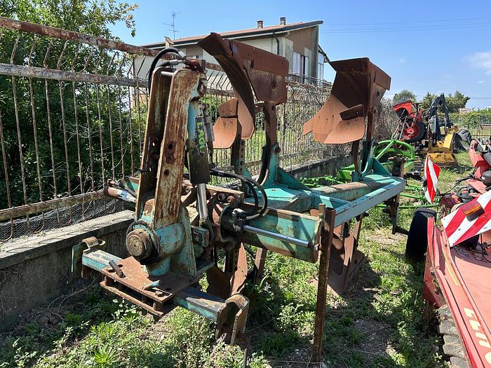 Usato Aratro bivomere Lago con spostamento idraulico