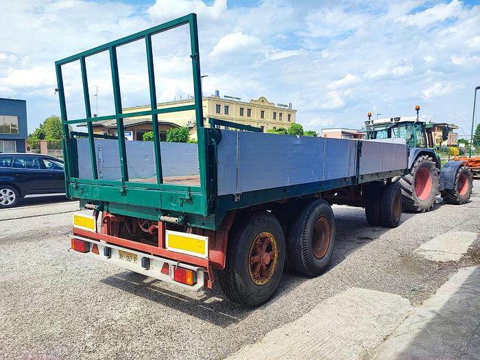 Usato Rimorchio agr. artigianale 3 assi- 200 q
