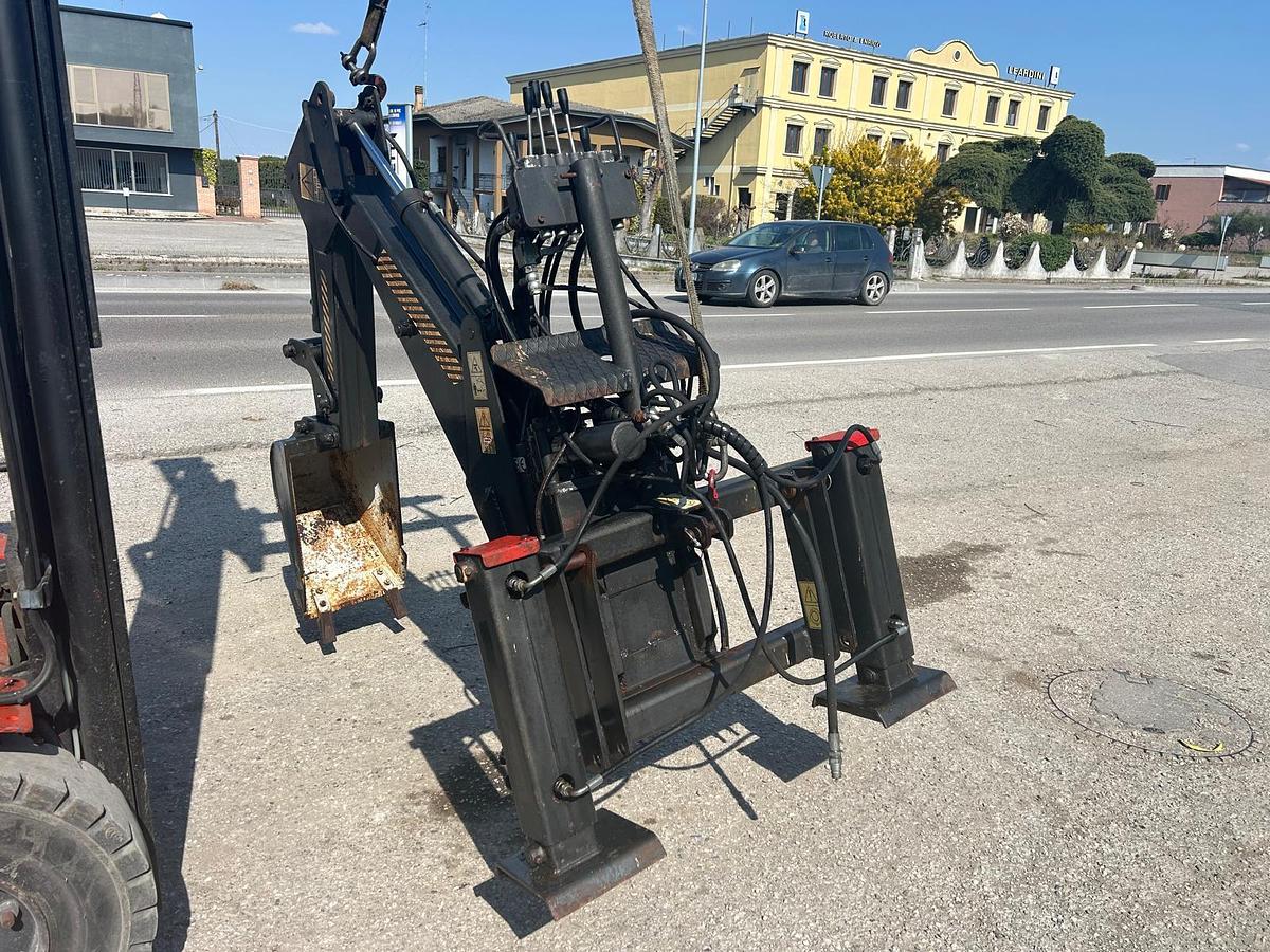 Usato escavatore per trattore agricolo con attacco al 3 punto