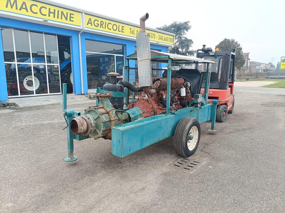 Usato gruppo motopompa con motore da camion 6 cilindri