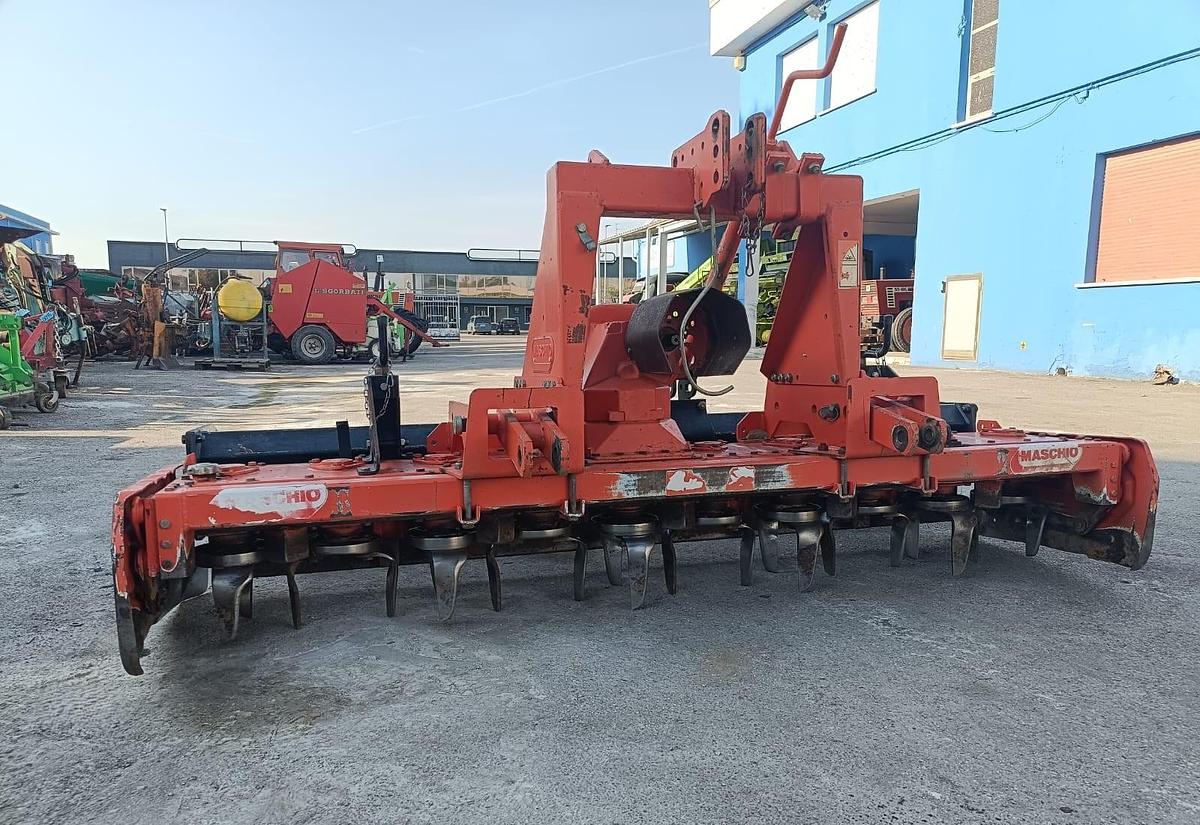 Usato erpice rotante Maschio 2,50m-barra livellamento