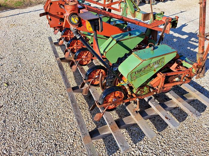 Usato Seminatrice AJ Troster da 6 file per mais lar. 250