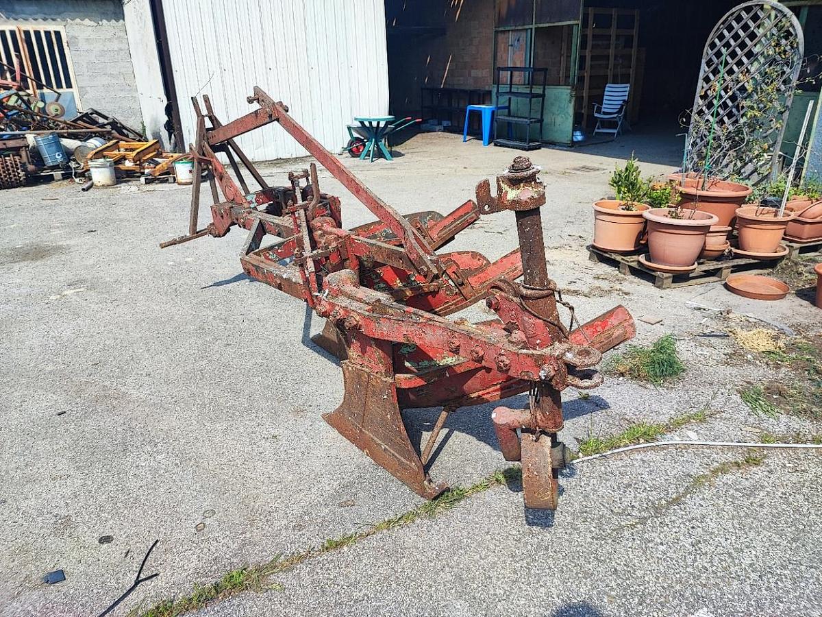 Usato Aratro trivomere Rossetto