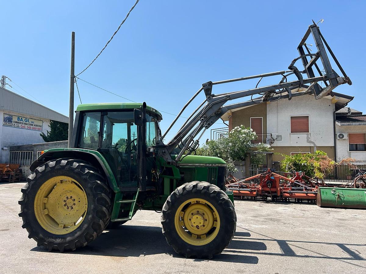 Usato John Deere 6200 caricatore con forche