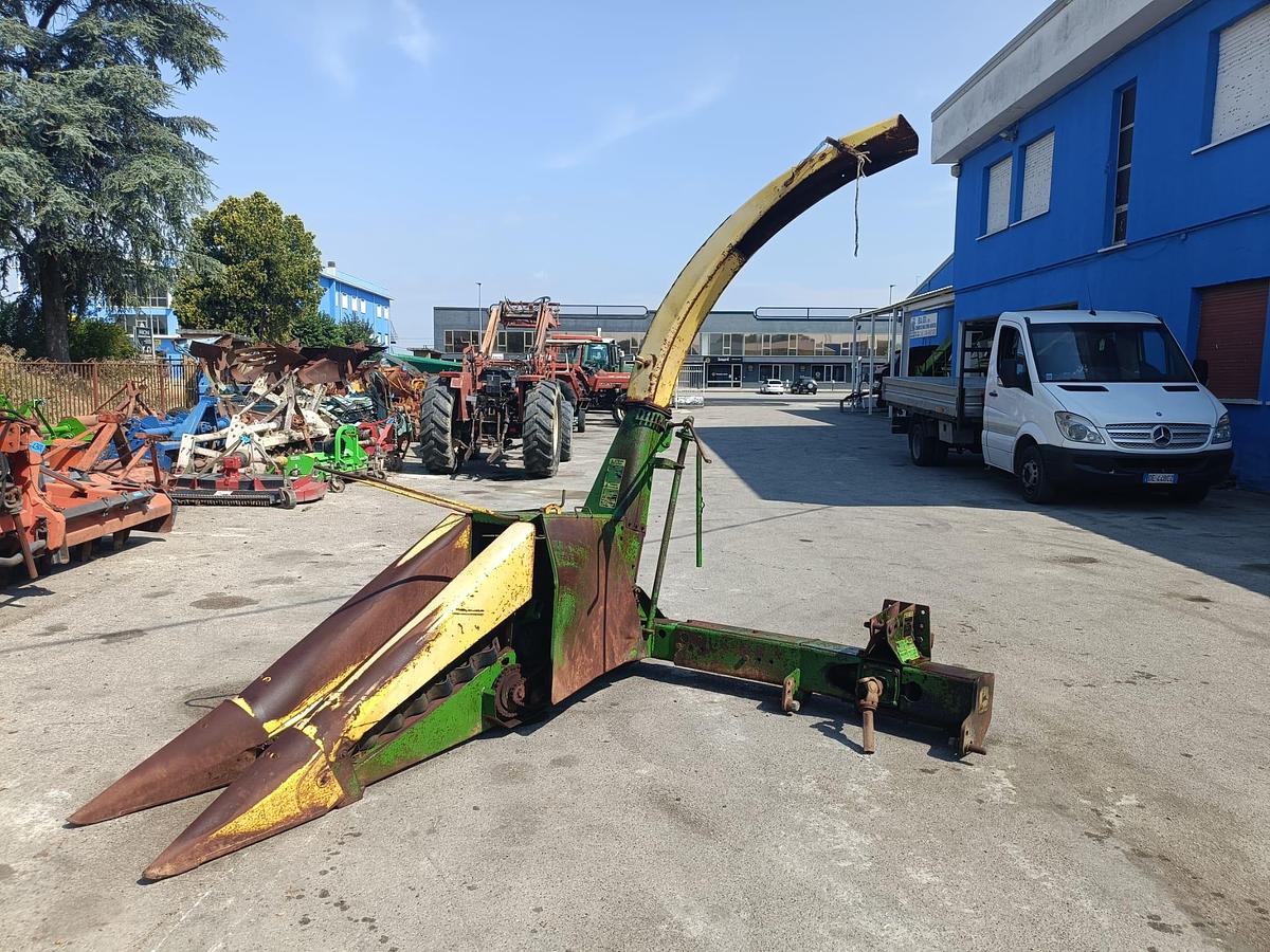 Usato trincia mais ad una fila John Deere 