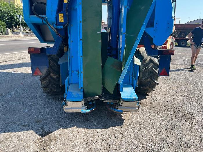 Usato Vendemmiatrice trainata New Holland braud TB 15