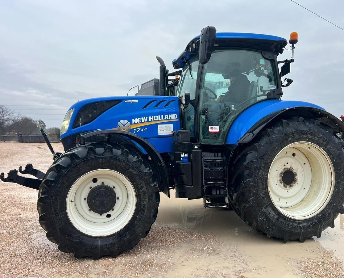 Usato New Holland T 7.210 IN ARRIVO