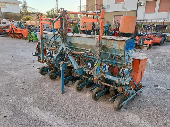 Usato Seminatrice a 6 file da soia marca OMS