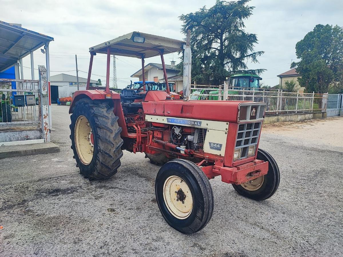 Usato 1974 International 844