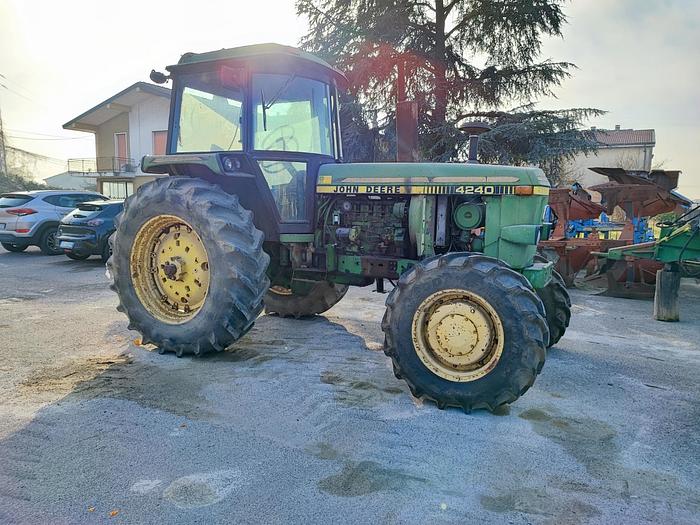 Usato John Deere 4240 DT - CV 130 - cabina con clima