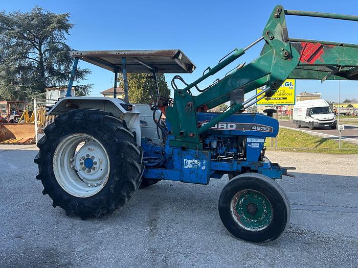 Usato Ford 4630 con caricatore e benna