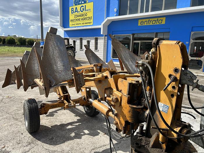 Usato Aratro quadrivomere Mipra modello Taurus